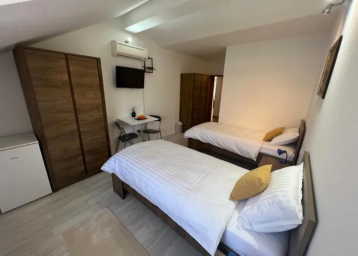 And Maritimo Dubrownik