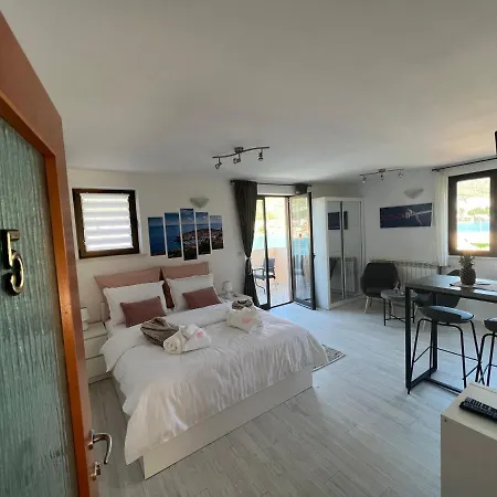 Pensión And Maritimo